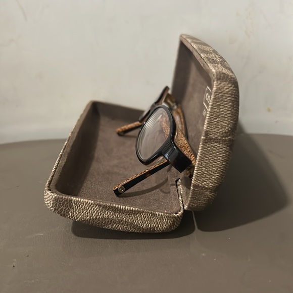 COACH-NICE PRESCRIPTION GLASSES(NEED TO REPLACE)-W/MATCHING CASE - Picture 3 of 10